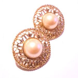 Vintage Gold Tone Filigree Faux Mabe Pearl Clip Earrings